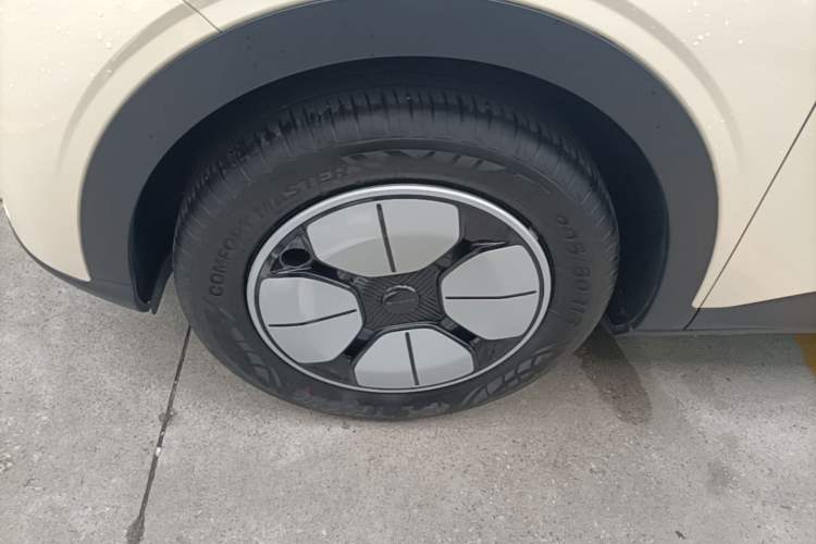 Used Geely Galaxy Geome 2025 310km Youth Edition Left Front Wheel Hub