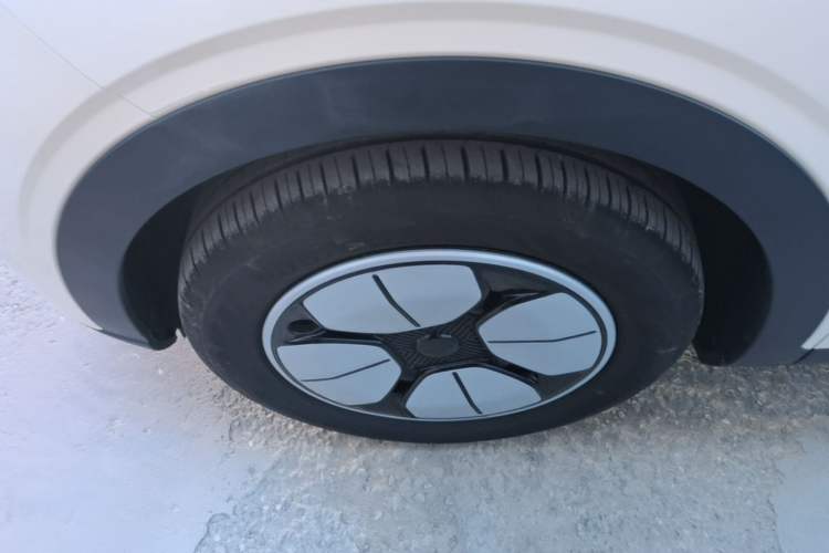 Used Geely Galaxy Geome 2025 310km Youth Edition Left Front Wheel Hub