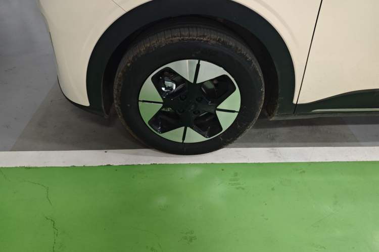 Used Geely Galaxy Geome 2025 310km Dream Edition Left Front Wheel Hub