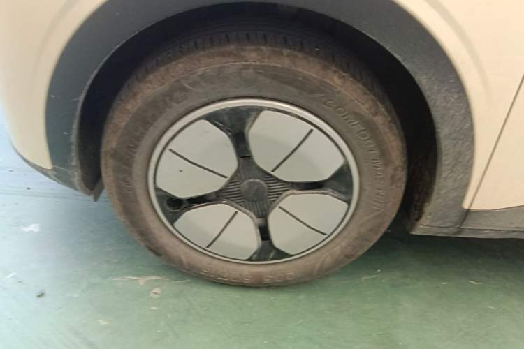 Used Geely Galaxy Geome 2025 310km Youth Edition Left Front Wheel Hub