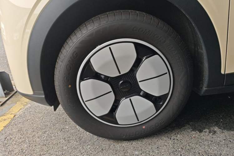 Used Geely Galaxy Geome 2025 310km Youth Edition Left Front Wheel Hub