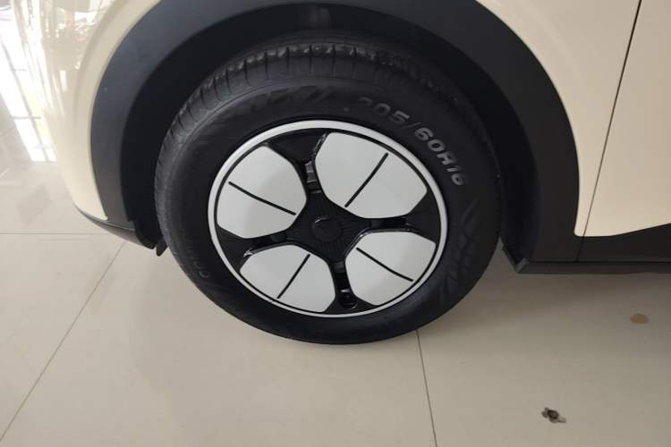 Used Geely Galaxy Geome 2025 310km Dream Edition Left Front Wheel Hub