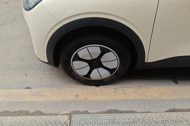 Used Geely Galaxy Geome 2025 310km Youth Edition Left Front Wheel Hub