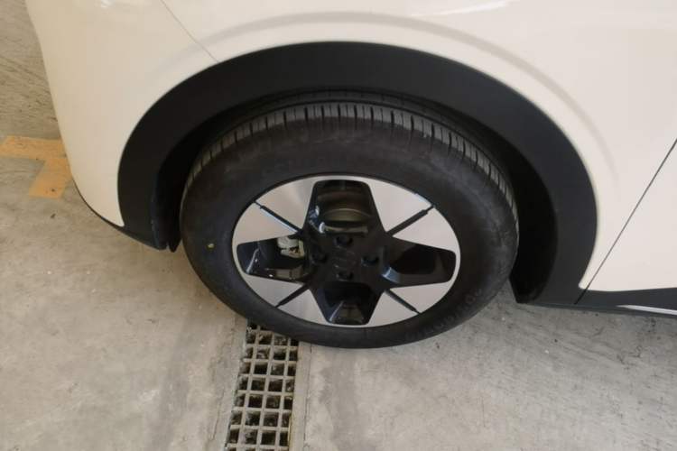 Used Geely Galaxy Geome 2025 310km Dream Edition Left Front Wheel Hub