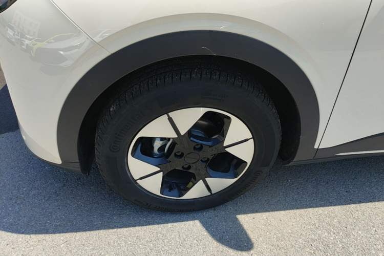 Used Geely Galaxy Geome 2025 UP 410km Exploration+ Edition Left Front Wheel Hub