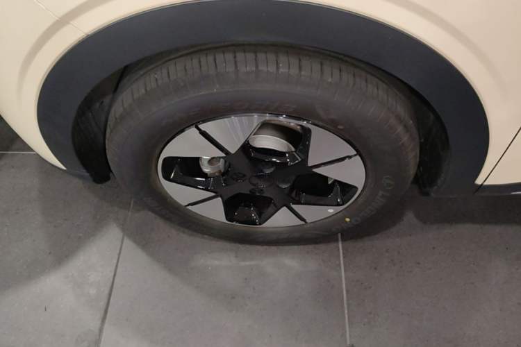 Used Geely Galaxy Geome 2025 UP 410km Exploration Edition Left Front Wheel Hub