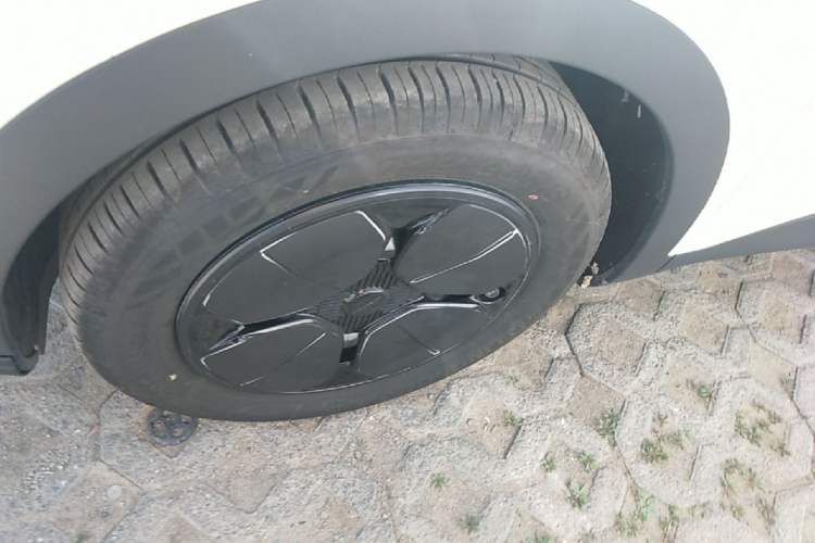 Used Geely Galaxy Geome 2025 310km Youth Edition Left Front Wheel Hub