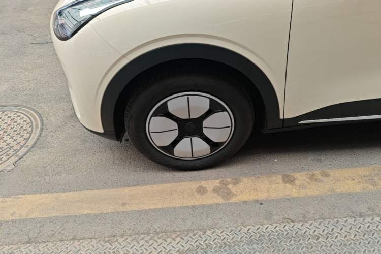 Used Geely Galaxy Geome 2025 310km Youth Edition Left Front Wheel Hub