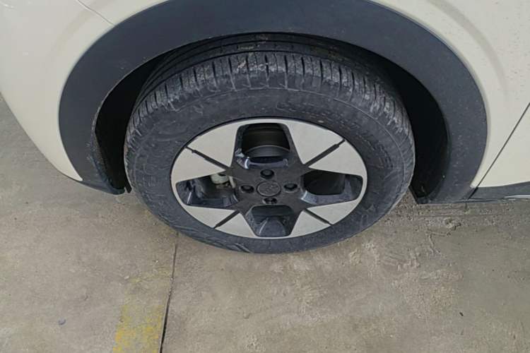 Used Geely Galaxy Geome 2025 UP 410km Exploration+ Edition Left Front Wheel Hub