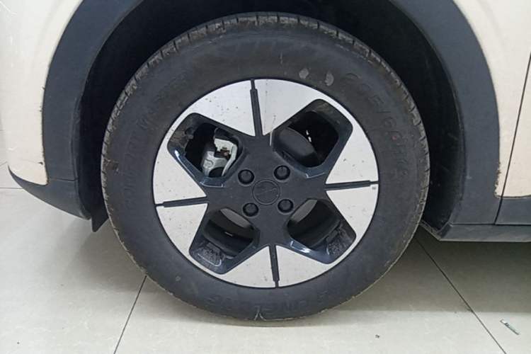 Used Geely Galaxy Geome 2025 UP 410km Exploration Edition Left Front Wheel Hub