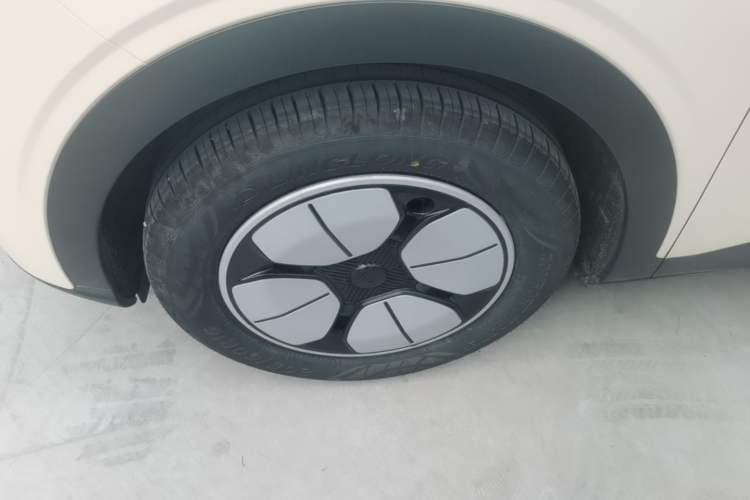 Used Geely Galaxy Geome 2025 310km Youth Edition Left Front Wheel Hub