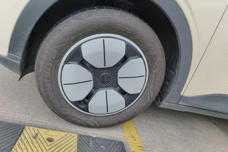 Used Geely Galaxy Geome 2025 310km Youth Edition Left Front Wheel Hub