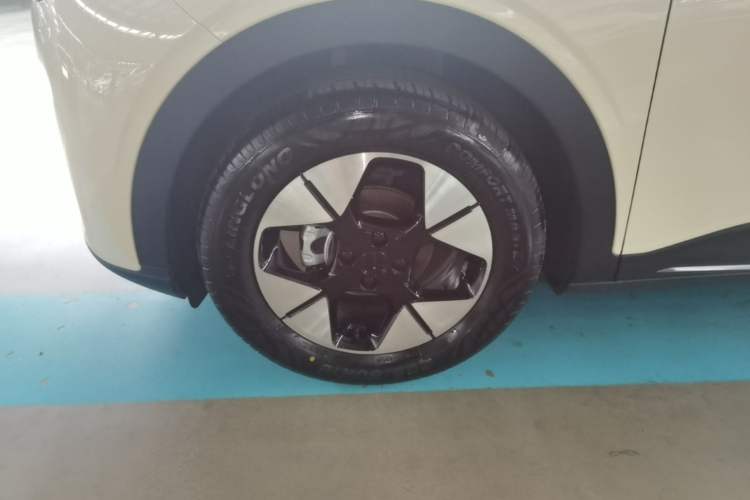Used Geely Galaxy Geome 2025 UP 410km Exploration+ Edition Left Front Wheel Hub