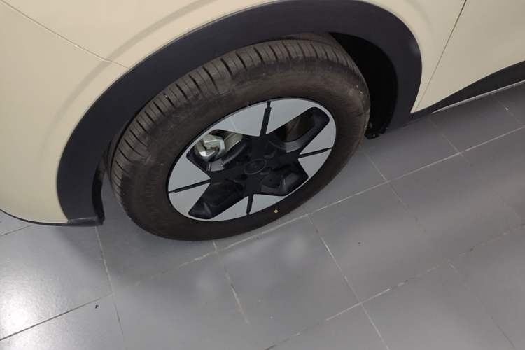 Used Geely Galaxy Geome 2025 UP 410km Exploration+ Edition Left Front Wheel Hub