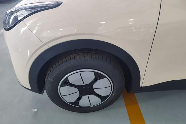 Used Geely Galaxy Geome 2025 410 km Free Version Left Front Wheel Hub