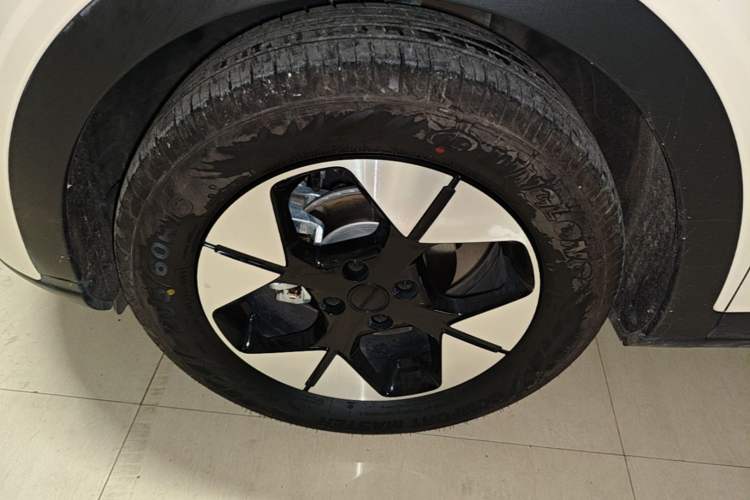 Used Geely Galaxy Geome 2025 UP 410km Exploration+ Edition Left Front Wheel Hub