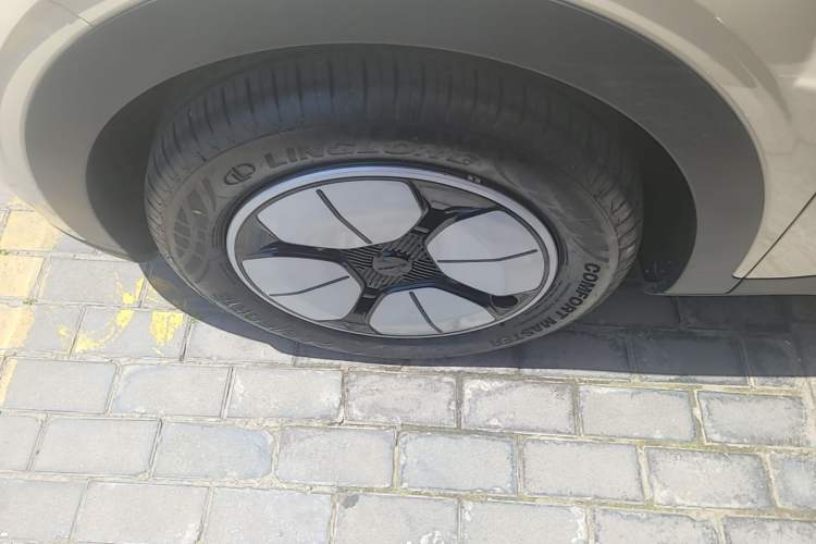 Used Geely Galaxy Geome 2025 310km Youth Edition Left Front Wheel Hub