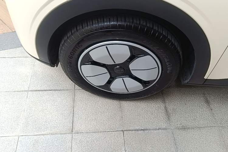 Used Geely Galaxy Geome 2025 310km Youth Edition Left Front Wheel Hub