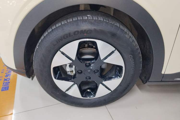 Used Geely Galaxy Geome 2025 UP 410km Exploration+ Edition Left Front Wheel Hub