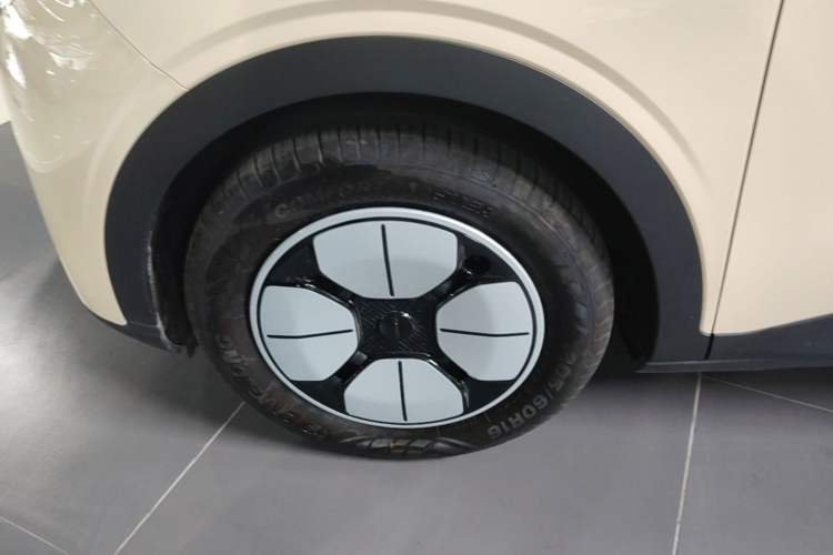 Used Geely Galaxy Geome 2025 310km Youth Edition Left Front Wheel Hub