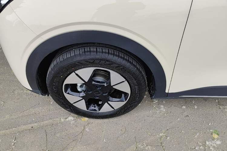 Used Geely Galaxy Geome 2025 UP 410km Exploration+ Edition Left Front Wheel Hub