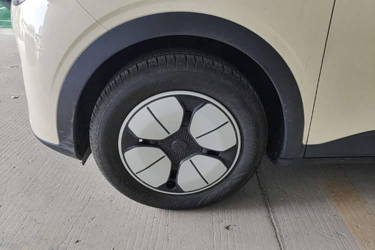 Used Geely Galaxy Geome 2025 410 km Free Version Left Front Wheel Hub