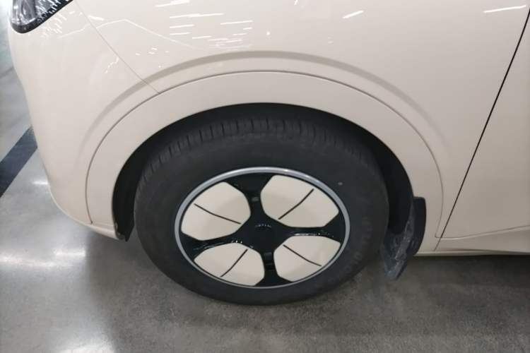 Used Geely Galaxy Geome 2025 310km Youth Edition Left Front Wheel Hub