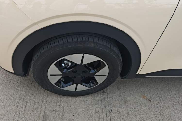 Used Geely Galaxy Geome 2025 UP 410km Exploration+ Edition Left Front Wheel Hub