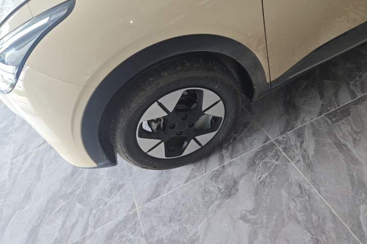 Used Geely Galaxy Geome 2025 UP 410km Exploration Edition Left Front Wheel Hub