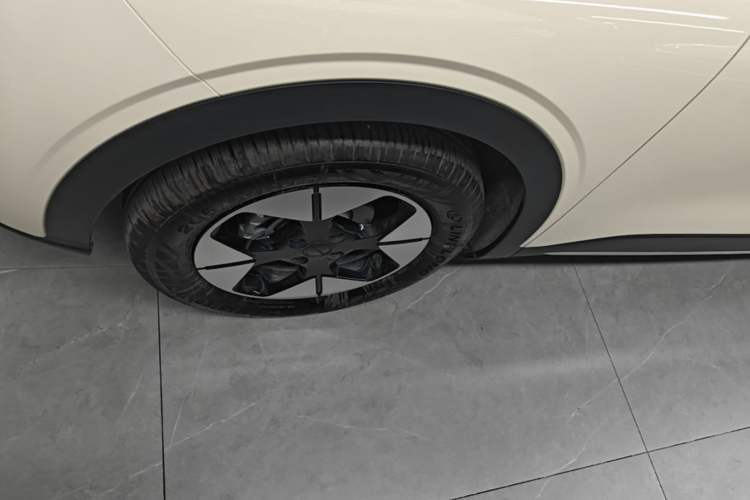 Used Geely Galaxy Geome 2025 UP 410km Exploration Edition Left Front Wheel Hub