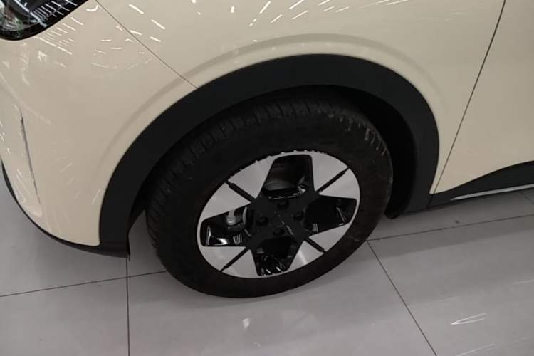 Used Geely Galaxy Geome 2025 UP 410km Exploration Edition Left Front Wheel Hub