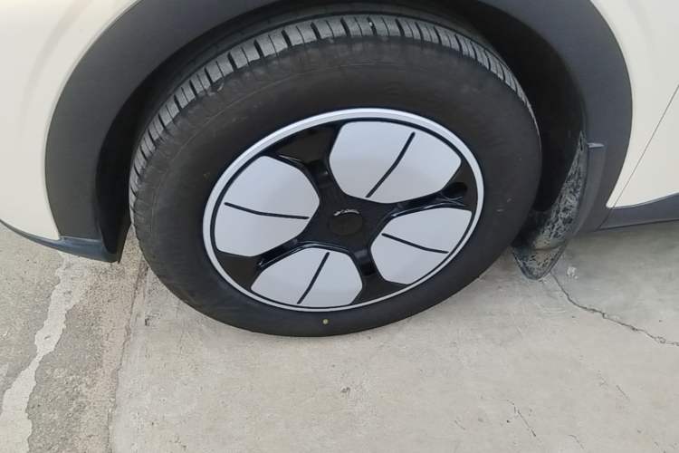 Used Geely Galaxy Geome 2025 310km Youth Edition Left Front Wheel Hub