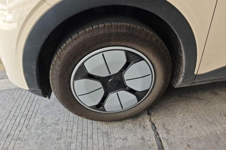 Used Geely Galaxy Geome 2025 310km Youth Edition Left Front Wheel Hub