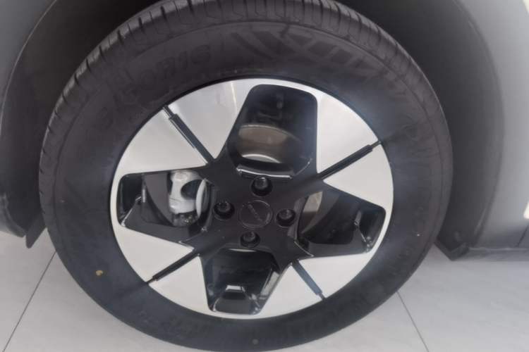Used Geely Galaxy Geome 2025 UP 410km Exploration Edition Left Front Wheel Hub