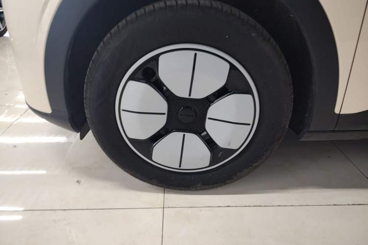 Used Geely Galaxy Geome 2025 310km Youth Edition Left Front Wheel Hub