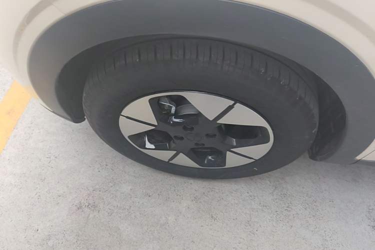 Used Geely Galaxy Geome 2025 UP 410km Exploration Edition Left Front Wheel Hub