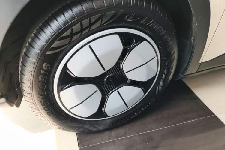 Used Geely Galaxy Geome 2025 310km Youth Edition Left Front Wheel Hub
