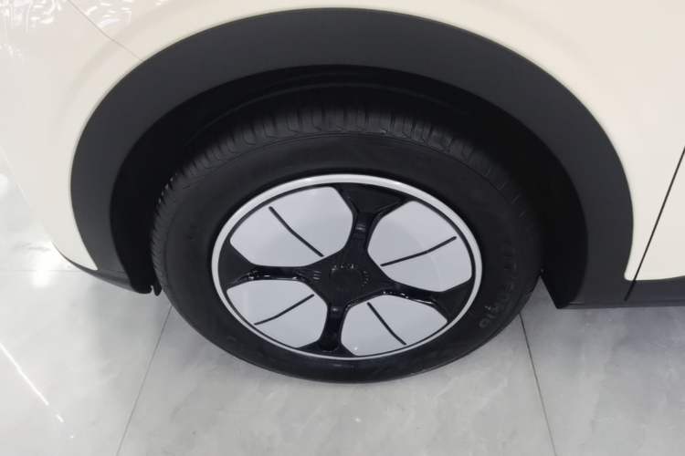 Used Geely Galaxy Geome 2025 310km Youth Edition Left Front Wheel Hub