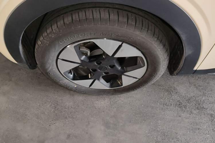 Used Geely Galaxy Geome 2025 UP 410km Exploration+ Edition Left Front Wheel Hub