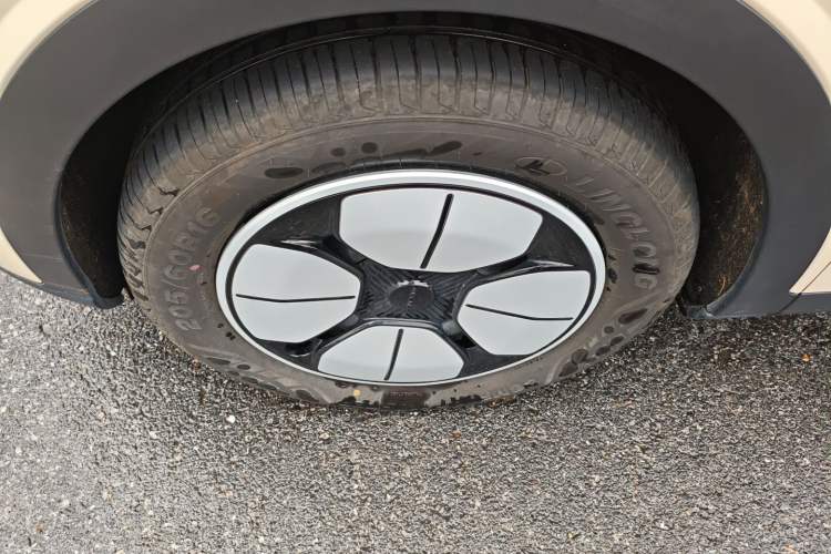 Used Geely Galaxy Geome 2025 310km Youth Edition Left Front Wheel Hub