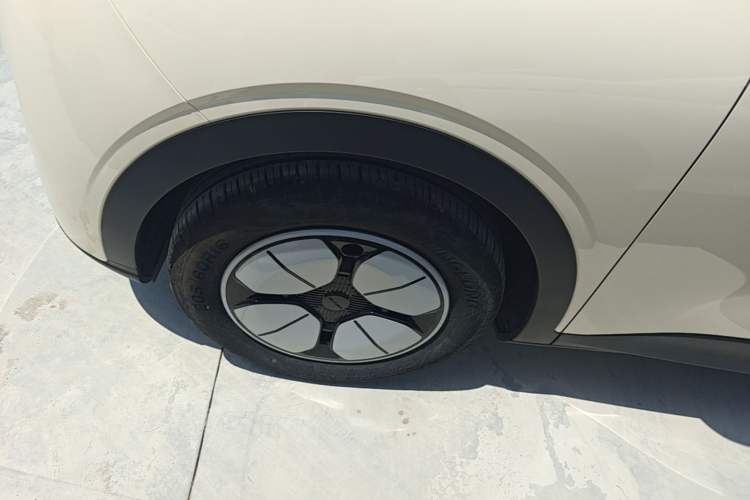 Used Geely Galaxy Geome 2025 310km Youth Edition Left Front Wheel Hub
