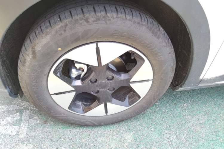 Used Geely Galaxy Geome 2025 310km Dream Edition Left Front Wheel Hub