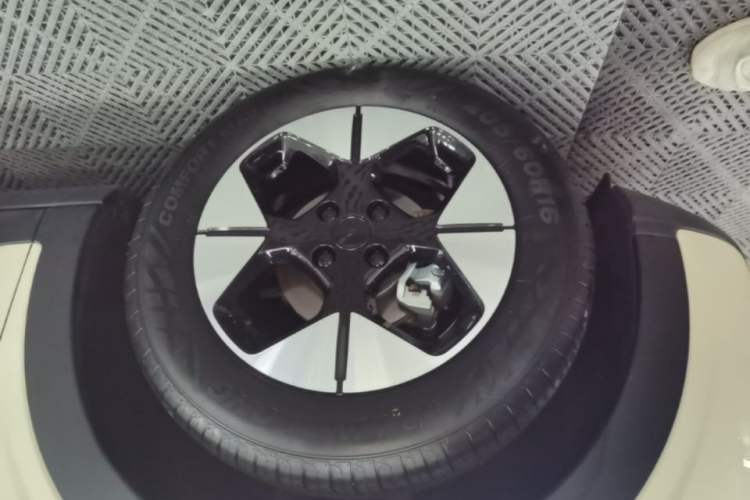 Used Geely Galaxy Geome 2025 UP 410km Exploration Edition Left Front Wheel Hub
