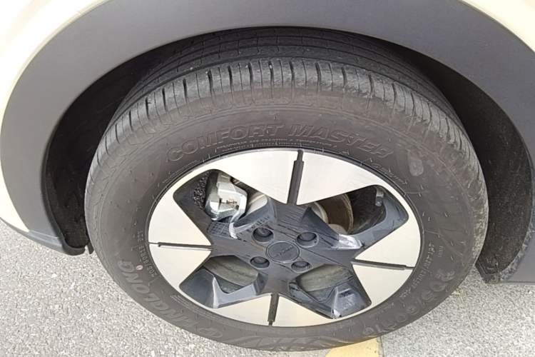 Used Geely Galaxy Geome 2025 UP 410km Exploration+ Edition Left Front Wheel Hub