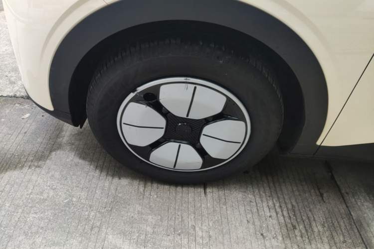 Used Geely Galaxy Geome 2025 310km Youth Edition Left Front Wheel Hub