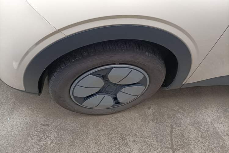 Used Geely Galaxy Geome 2025 310km Youth Edition Left Front Wheel Hub