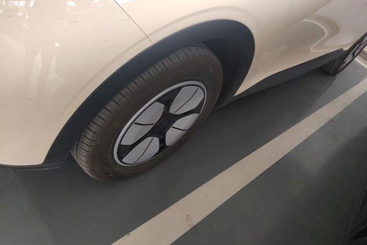 Used Geely Galaxy Geome 2025 310km Youth Edition Left Front Wheel Hub