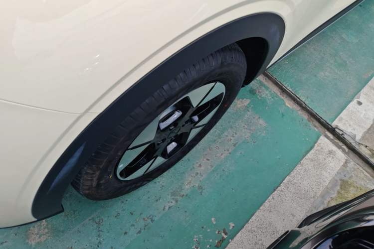 Used Geely Galaxy Geome 2025 UP 410km Exploration Edition Left Front Wheel Hub