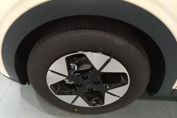 Used Geely Galaxy Geome 2025 UP 410km Exploration Edition Left Front Wheel Hub