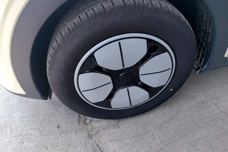 Used Geely Galaxy Geome 2025 310km Youth Edition Left Front Wheel Hub